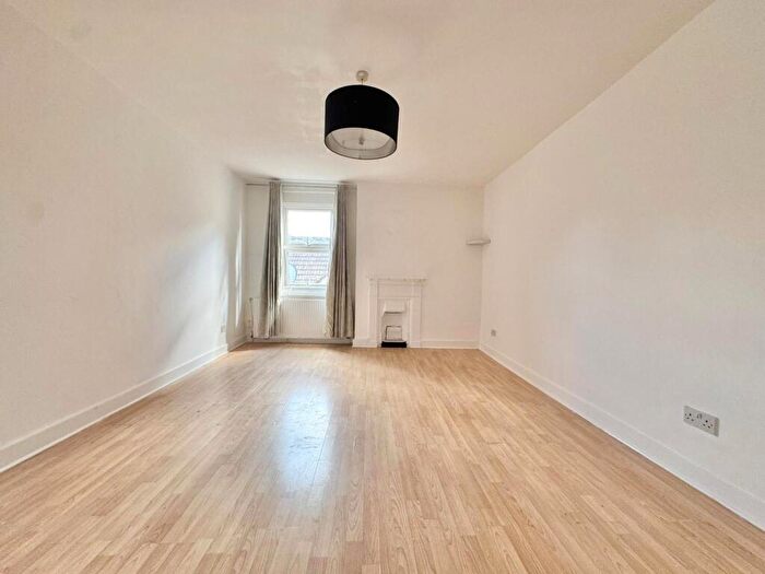 2 Bedroom Apartment To Rent In Glossop Road, CR2