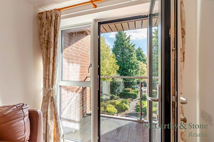 1 Bedroom Flat For Sale In Glenhills Court, Little Glen Road, Glen Parva, Leicester, LE2