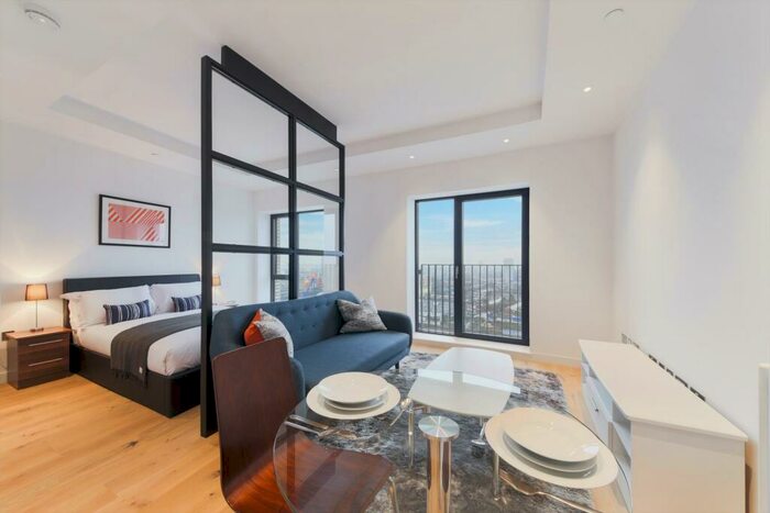 Apartment To Rent In Grantham House, London City Island, E14