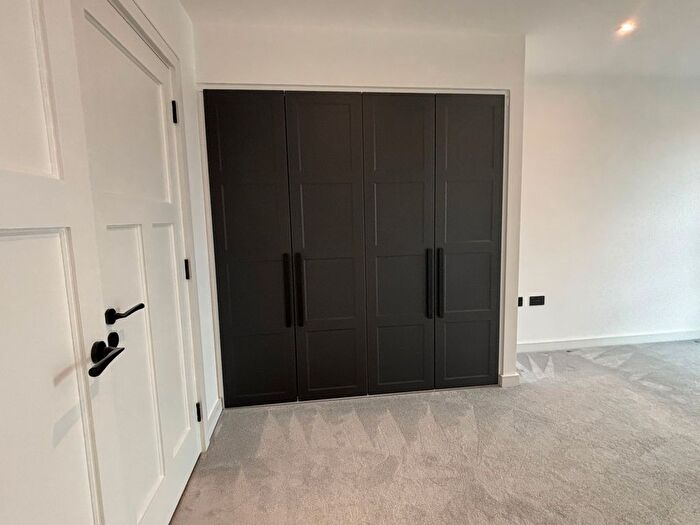 2 Bedroom Flat To Rent In Brook Street, Kingston Upon Thames, KT1