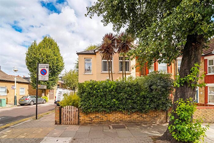 2 Bedroom Maisonette For Sale In Northfield Avenue, Ealing, W13