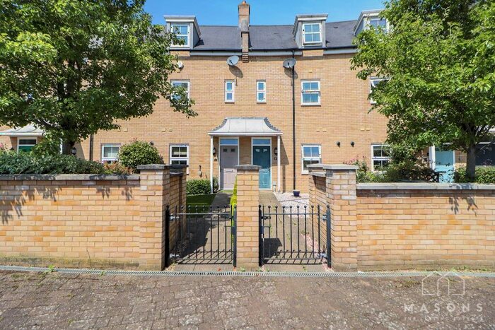 4 Bedroom Town House To Rent In Heronslee, Bedfordshire, Shefford, SG17