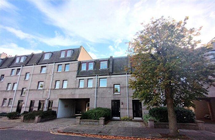 2 Bedroom Flat To Rent In Whitehall Place, Aberdeen, Aberdeenshire, AB25