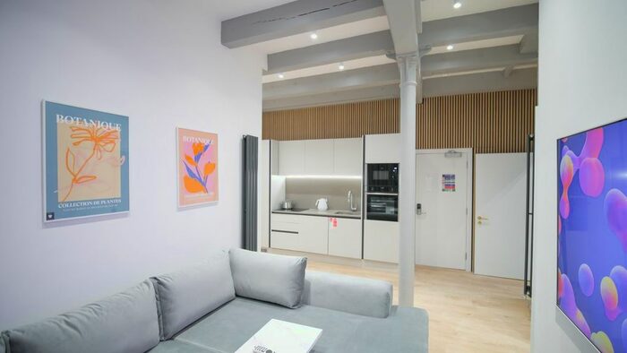 2 Bedroom Flat To Rent In Princess Street, Manchester, M1