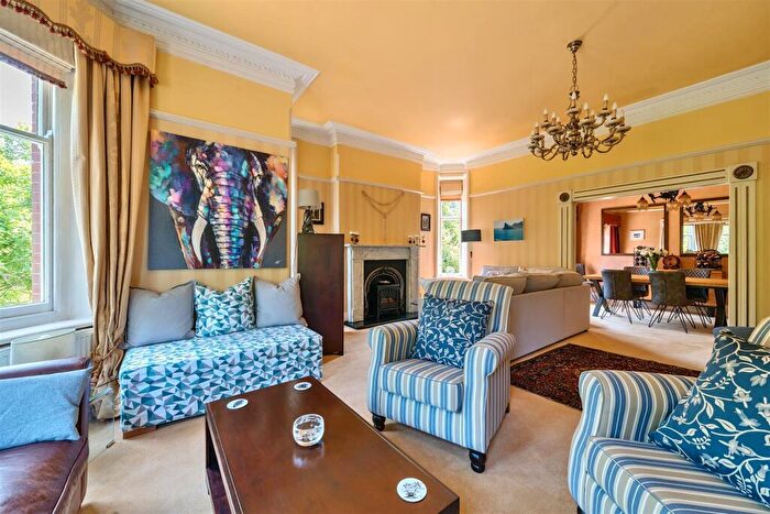 2 Bedroom Apartment For Sale In Hendford Hill, Yeovil, BA20