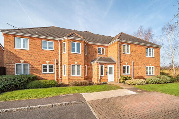 2 Bedroom Apartment For Sale In Little Horse Close, Earley, Reading, Berkshire, RG6