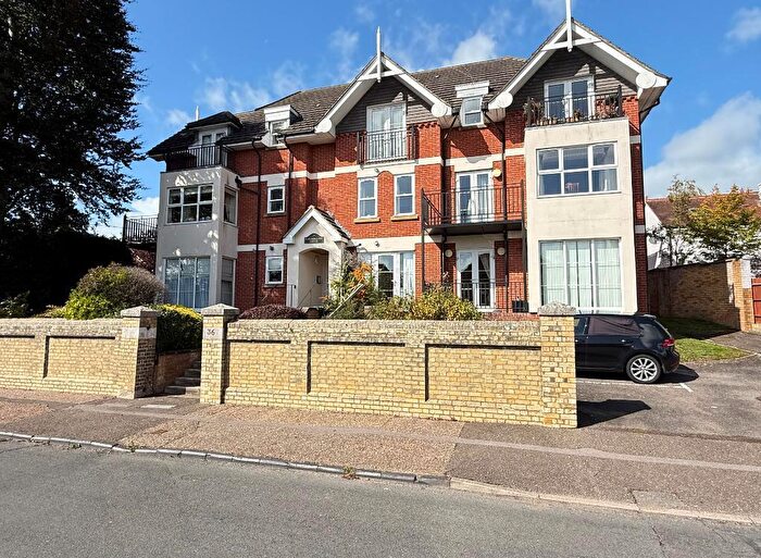 2 Bedroom Flat For Sale In Goring Road, Steyning, West Sussex, BN44