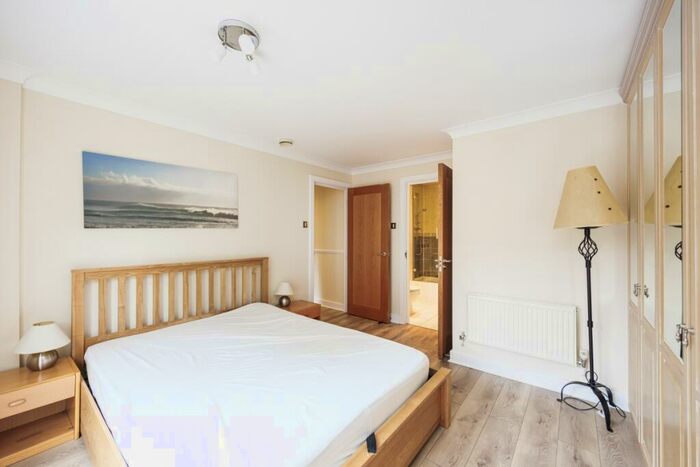 2 Bedroom Apartment To Rent In High Timber Street London, EC4V