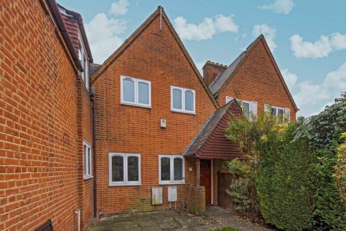 3 Bedroom House To Rent In Old School Square, Thames Ditton, KT7