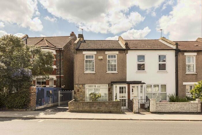 3 Bedroom Semi-Detached House To Rent In Eardley Road, London, SW16