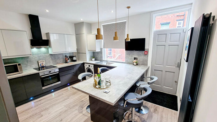 6 Bedroom Terraced House To Rent In Burchett Place, Leeds, West Yorkshire, LS6