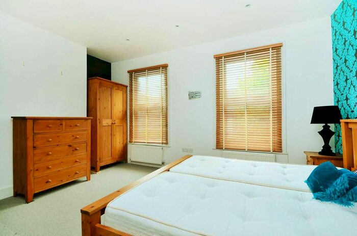 2 Bedroom Flat To Rent In Coldharbour Lane, Brixton, London, SW9