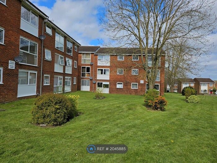 2 Bedroom Flat To Rent In Roydon Court, Hemel Hempstead, HP2