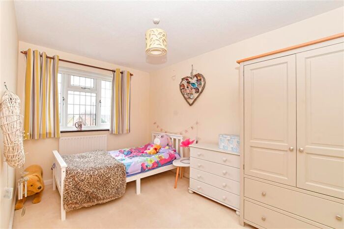 4 Bedroom Detached House For Sale In Loxwood Road, Lovedean, Waterlooville, Hampshire, PO8