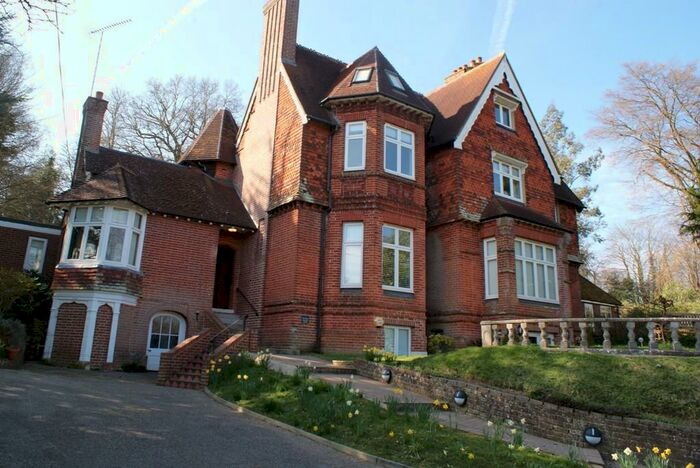 2 Bedroom Ground Flat To Rent In Petworth Road, Godalming, Surrey, GU8