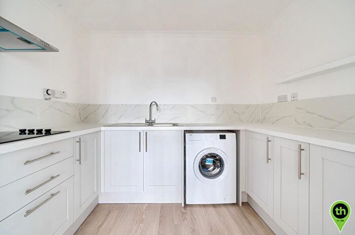 2 Bedroom Apartment To Rent In Springwood Crescent, Edgware, HA8