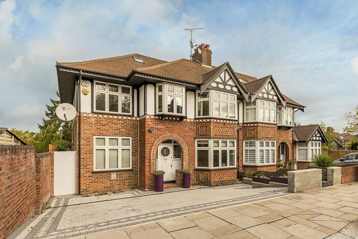 4 Bedroom Semi-Detached House To Rent In Sandall Road, London, W5
