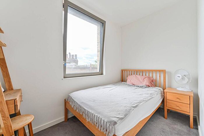2 Bedroom Flat To Rent In Camberwell Passage, Camberwell Green, London, SE5