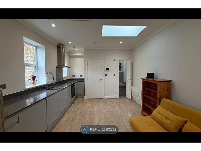 1 Bedroom Flat To Rent In Beaufort Road, Kingston Upon Thames, KT1