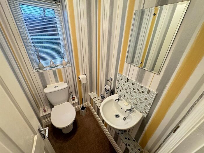 4 Bedroom Detached House For Sale In Palmers Croft, Chelmsford, CM2