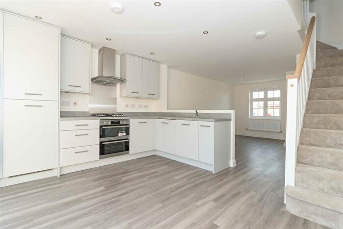 2 Bedroom End Of Terrace House To Rent In Fennel Drive, Chichester, PO20