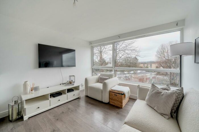 1 Bedroom Flat To Rent In Rectory Road Beckenham, BR3