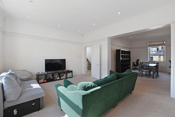 5 Bedroom Maisonette For Sale In Hampstead Lane, London, N6