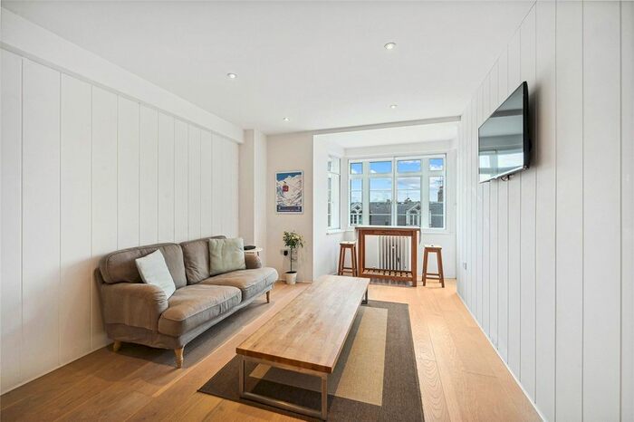 1 Bedroom Flat To Rent In Old Brompton Road, Earls Court, London, SW5