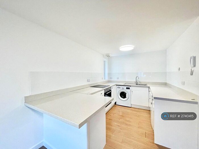 1 Bedroom Flat To Rent In Woodland Grove, Epping, CM16