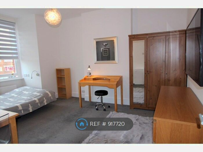 Studio To Rent In Station Road, London N3