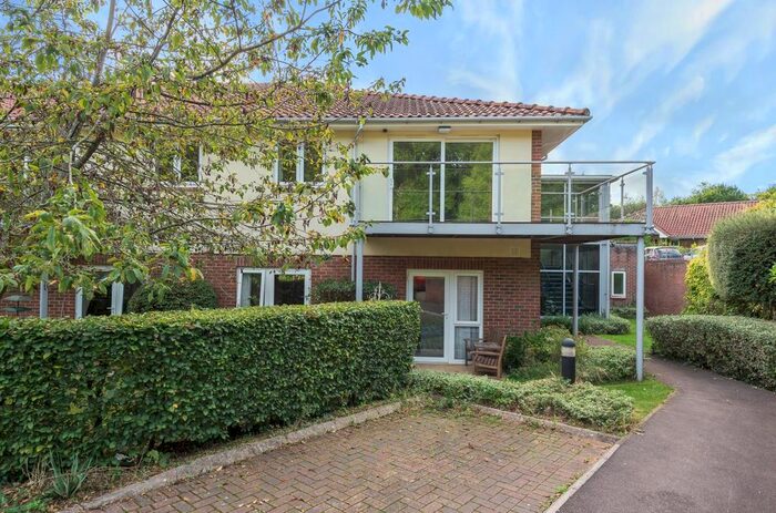 2 Bedroom Flat For Sale In Knightwood Mews, Valley Park, Chandler's Ford, SO53