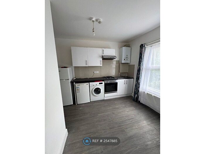 1 Bedroom Flat To Rent In The Vale, Acton, W3