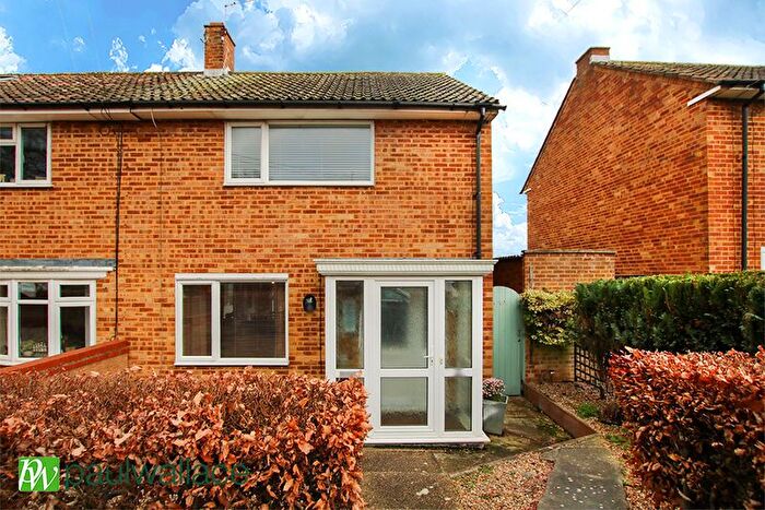 2 Bedroom Semi Detached House For Sale In Barrow Lane, West Cheshunt, EN7