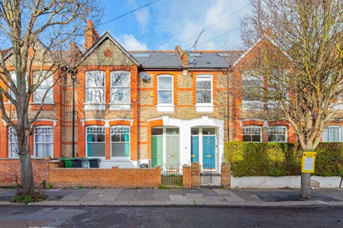 2 Bedroom Flat To Rent In Cobbold Road, Shepherds Bush, W12