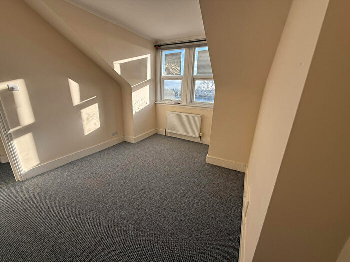 2 Bedroom Flat To Rent In Friern Barnet Road, London, N11