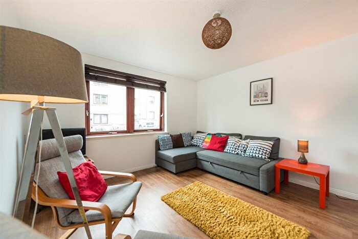 2 Bedroom Flat To Rent In Dorset Place, Edinburgh, EH11