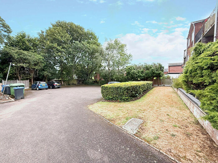 1 Bedroom Apartment For Sale In Clarence Road, Hinckley, Leicestershire, LE10