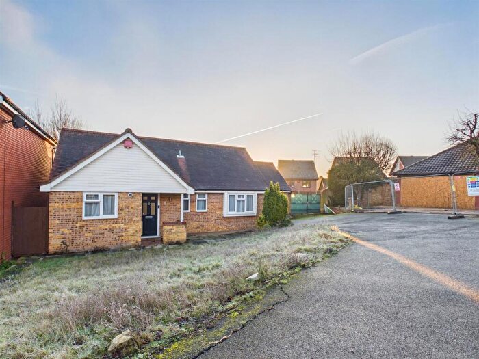 3 Bedroom Detached Bungalow For Sale In Fulmar Close, Colchester, CO4