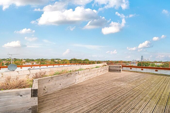 1 Bedroom Flat For Sale In Kenneth Way, London, W5