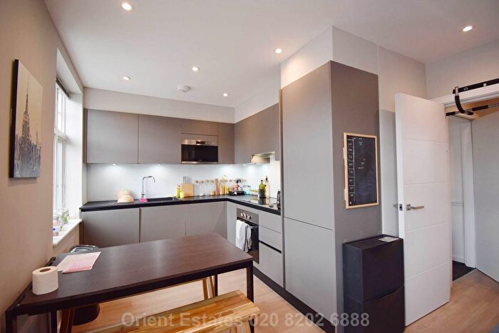 2 Bedroom Flat To Rent In Hayes Crescent, London, NW11