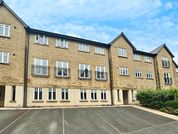 3 Bedroom Flat For Sale In The Colonnade, Standen Park, Lancaster, LA1