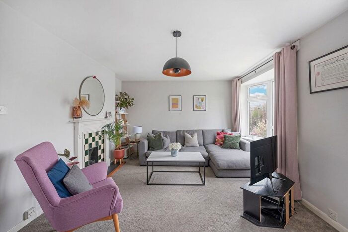 3 Bedroom Flat For Sale In Spencer Park, London, SW18