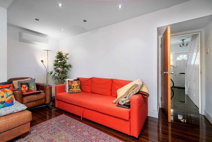 5 Bedroom Flat To Rent In Burnside Road, Dagenham, RM8