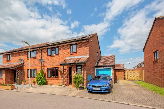 3 Bedroom Semi-Detached House For Sale In Truemper Grove, Caversfield, Bicester, OX27