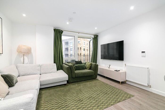 2 Bedroom Flat To Rent In Medawar Drive, London, NW7