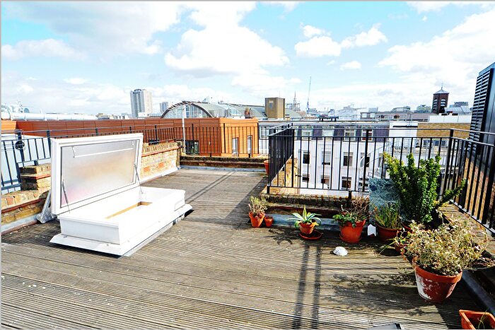 2 Bedroom Apartment To Rent In Vine Hill, London, EC1R