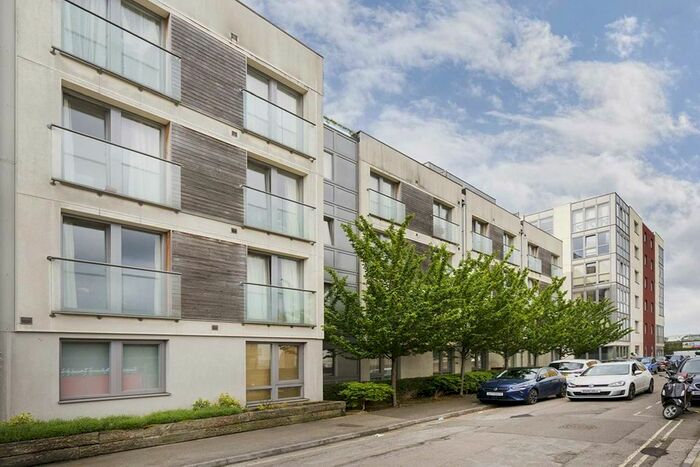 1 Bedroom Flat To Rent In Garden Road, Richmond, TW9