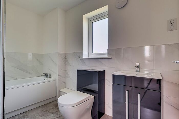 3 Bedroom Terraced House For Sale In Alexandra Road, Southend-On-Sea, SS3