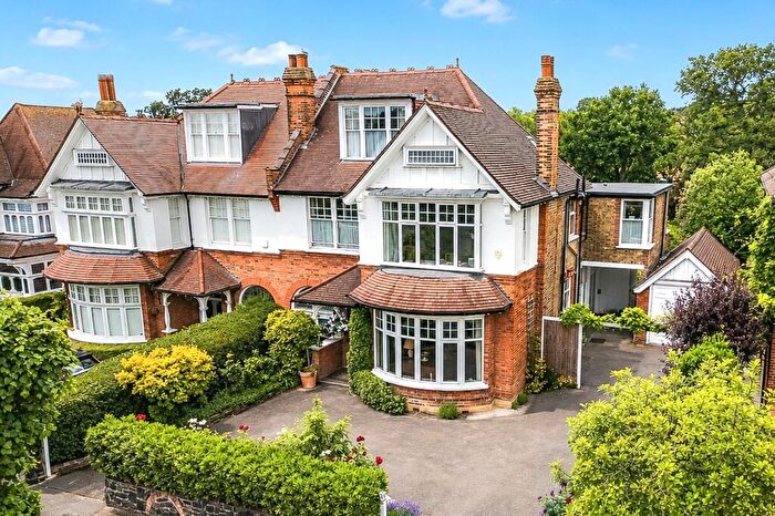 6 Bedroom Semi-Detached House For Sale In Kings Avenue, Woodford Green, IG8