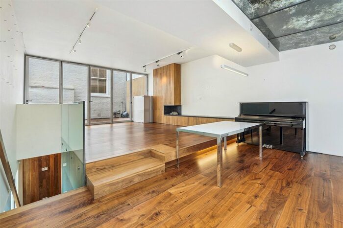 2 Bedroom Detached House To Rent In Kramer Mews, London, SW5